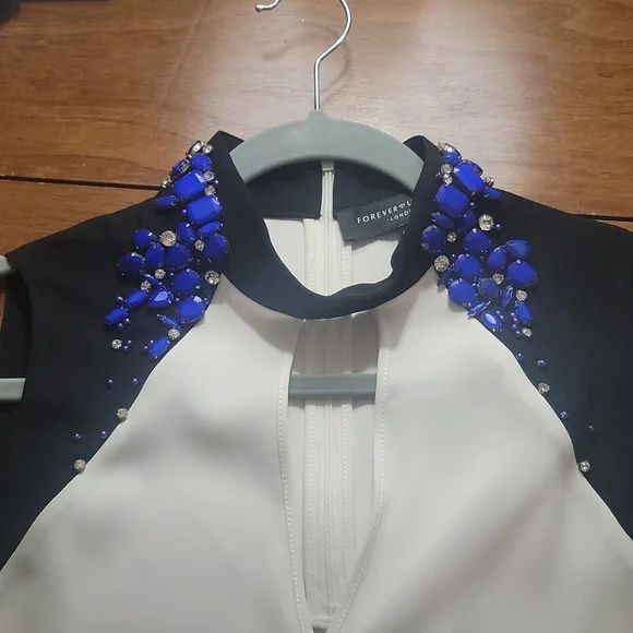 Top - Picture 2 of 8